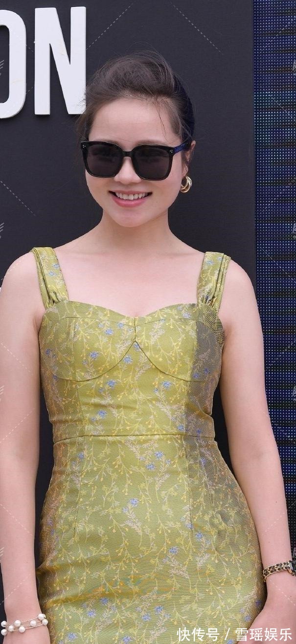 高跟鞋 舒适自在的连衣裙穿搭显得有品位,美出自己的风格,简单时尚