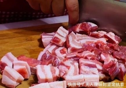 解冻猪肉会被水泡错的!教你小妙招,快解冻,像小鲜肉一样