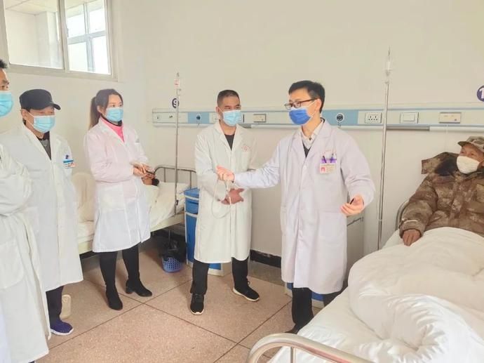 陈建华|健康呼吸 无与伦比｜医院开展慢阻肺日健康宣教活动