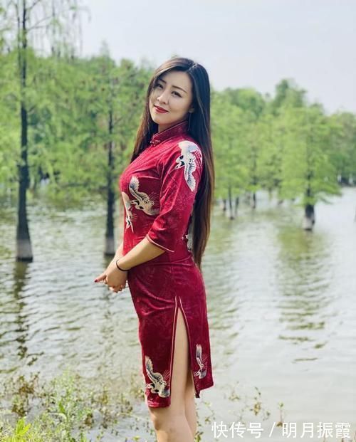 东方女性 流行复古风,旗袍风格的造型首当其冲,成为美女的首选