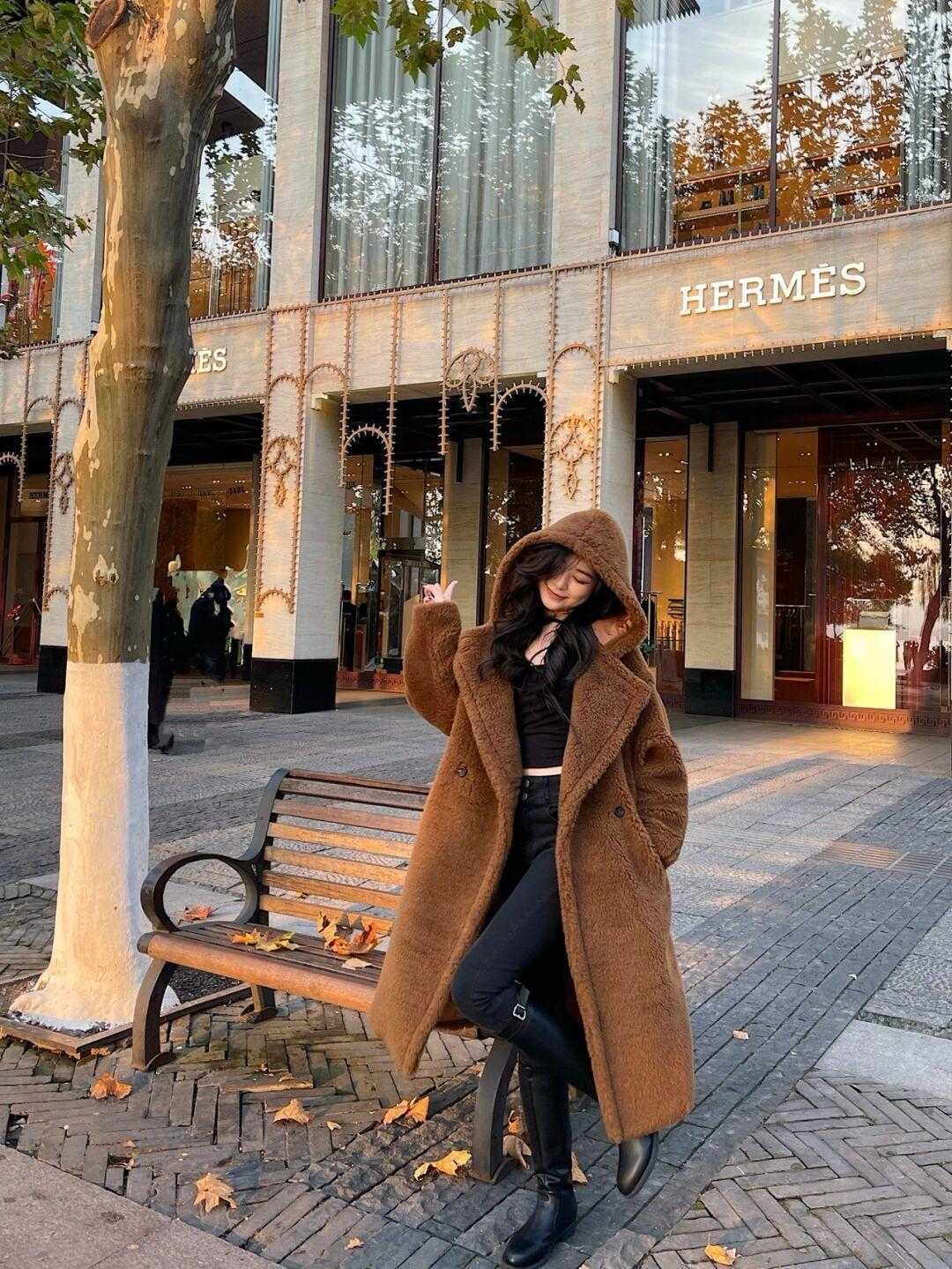 吊带裙 泰迪熊外套搭什么下装最好看,码住这几款,秒变精致时髦精