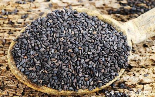 妇科专家女人不想老太快,常吃3种碱性食物,呵护卵巢