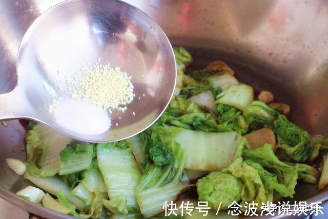 白菜|才知道,白菜炖豆腐一直都做错了,教您新做法,上桌汤汁都不剩