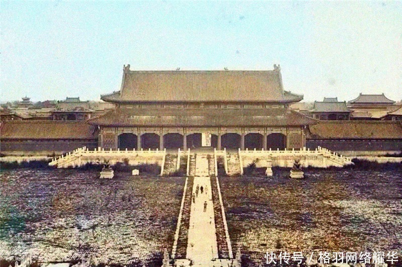 紫禁城|紫禁城百年前的老照片:野草长得很旺盛,图二是慈禧曾居住的地方