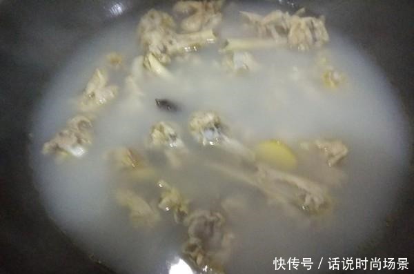 鸡骨棒|老公下酒菜别再只是花生米了，这个菜比它好吃5倍，香到舔盘子