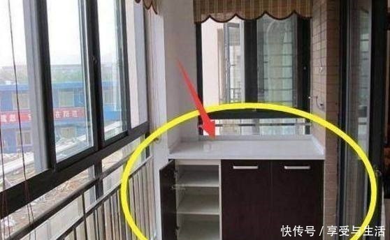 阳台上|阳台万万不要装带顶柜的柜子，越来越多人盛行这样装，好看又实用！