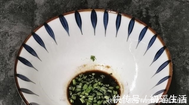 芝麻油|一人在家,煮碗面最省时间,10分钟出锅,又省事又好吃还热乎