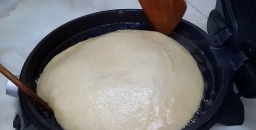 面粉又出神奇做法,不发面不烫面,外焦里软又空心,吃过念念不忘