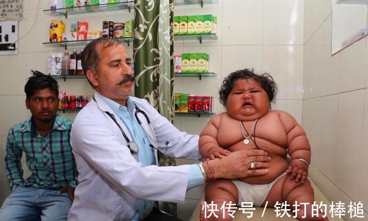 父母|直击印度巨型“女神童”,一岁的她吃穷父母,父亲对她又爱又怕!