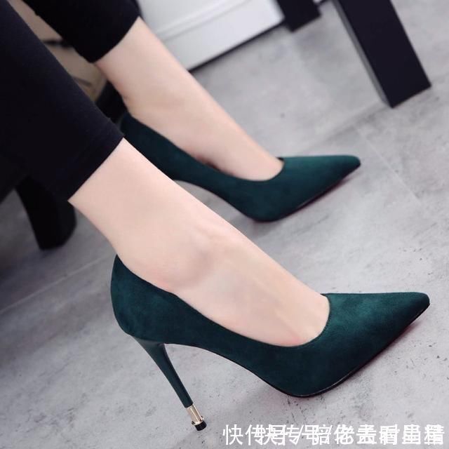 潮味儿 穿上高跟鞋使你的脚显得更纤细,告别臃肿