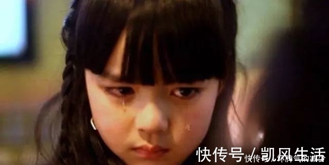 父母|“妈妈别打了，我会听话的”，小女孩跪地求饶，父母失控有多可怕？