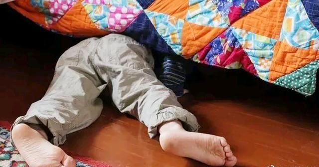 躲猫猫|小孩子藏猫猫“顾头不顾脚”,除了可爱,还和自身的心理发育有关