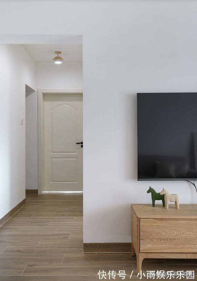 极简|看了他家才知道,全屋刮大白,没安装吊顶不做电视墙,极简又耐看