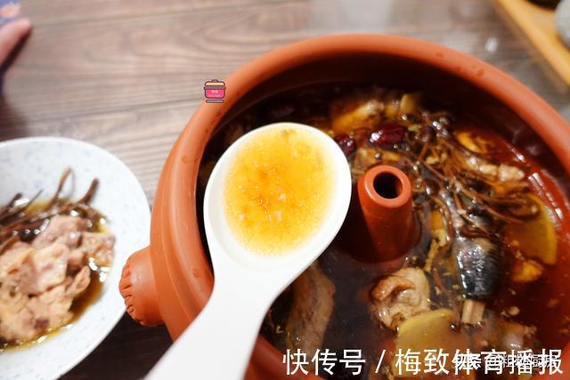 汽锅|炖鸡汤，鸡肉焯不焯水？记住这3点，鸡汤味浓不油腻，鸡肉不发柴