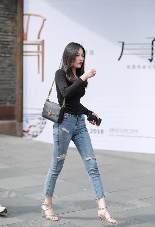 小姐姐|瑜伽裤穿出身材曲线，格外的时尚修身，少妇穿上很是性感