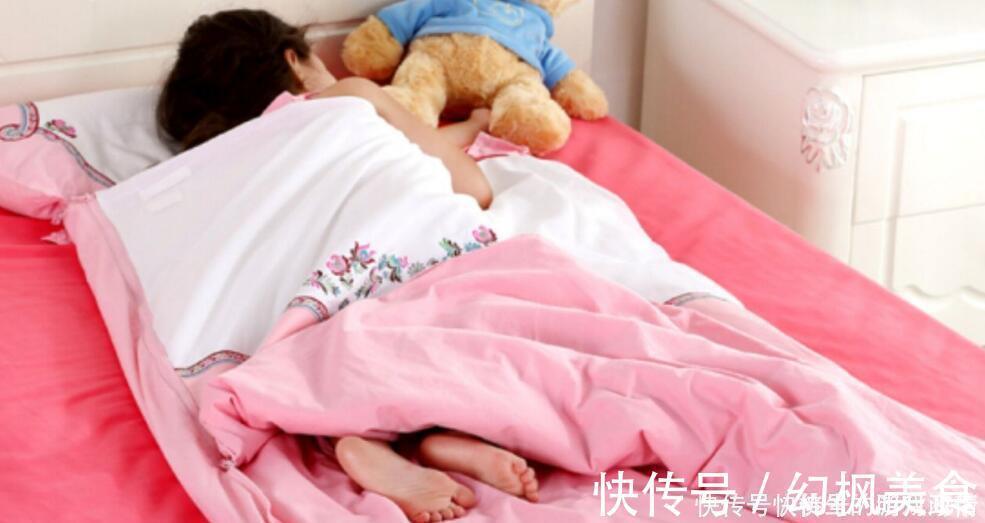 发育|入秋后带娃睡觉，父母注意“一要四不要”，孩子睡的香发育好
