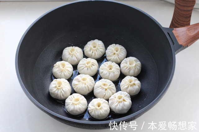 包菜|懒人生煎包做法,不发面不醒面,皮薄馅大简单快手,早餐就它了!