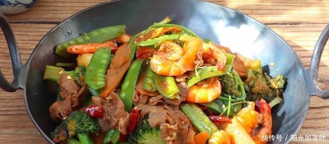 麻辣香锅，有荤有素简单一锅出，营养全味道好，只有1点要注意