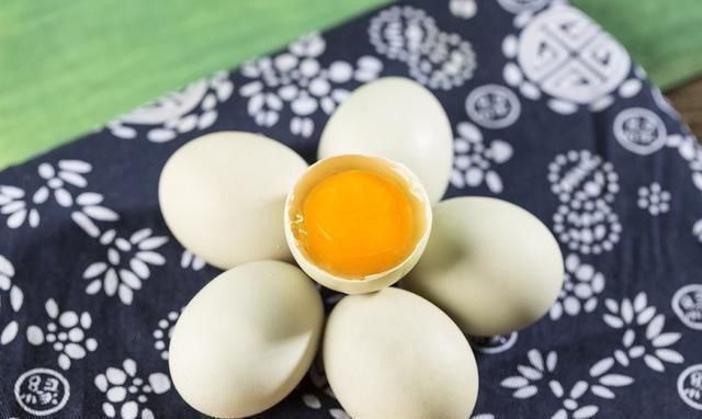 小米粥|坐月子必吃鸡蛋、小米加红糖,老三样有科学依据吗