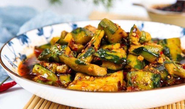 黄瓜|黄瓜不能与2种食物“一起吃”，等于没病找病，别再犯错