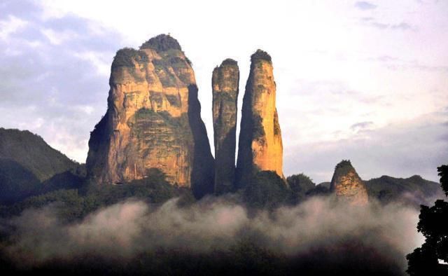 浙江最“壮观”的三处景点，景美、山悬、形真，抽空来看看吧！