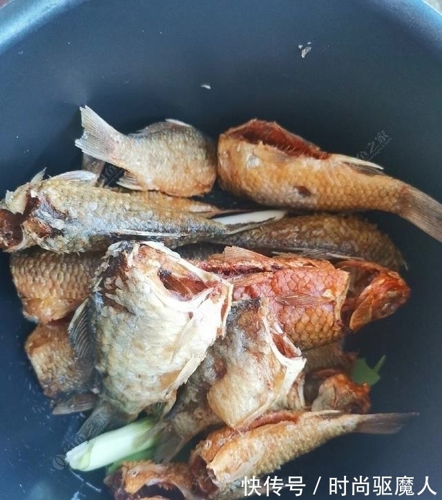 香酥鱼|香酥鲫鱼,一道解决鲫鱼如何烹制的菜品