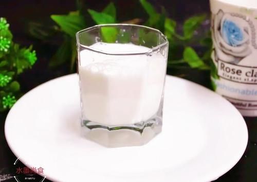 牛奶别总直接喝，教你这种做法，香醇可口，孩子吃一个星期都不腻