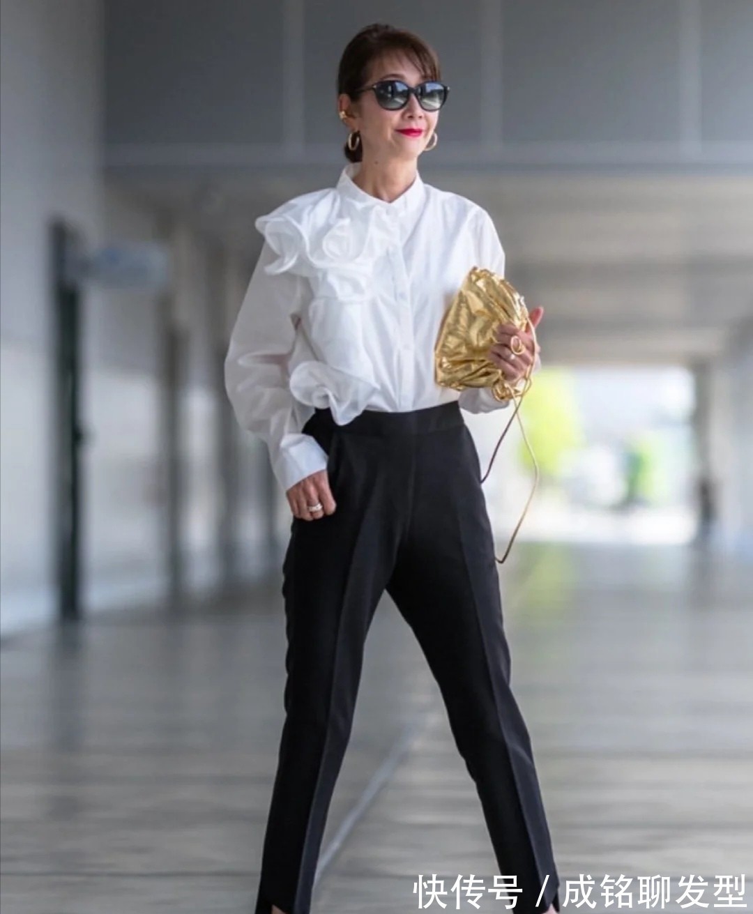 黑色|中年女人早秋别乱穿衣,学习日本主妇的减龄穿搭,时髦又有高级感