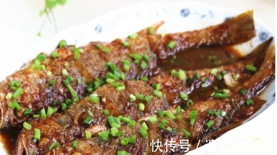不管煎什么鱼，煎鱼前多做一步，鱼皮不破不粘锅，肉嫩还入味！