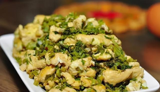 凉拌香椿|高血压患者不能吃韭菜?医生忠告:若想稳定血压,3种素食要少吃