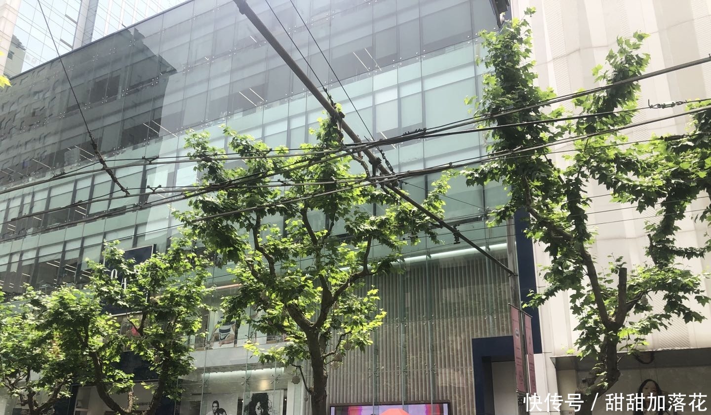 门店|H&M丢掉了南京西路旗舰店,这家店见证过它的辉煌时刻!