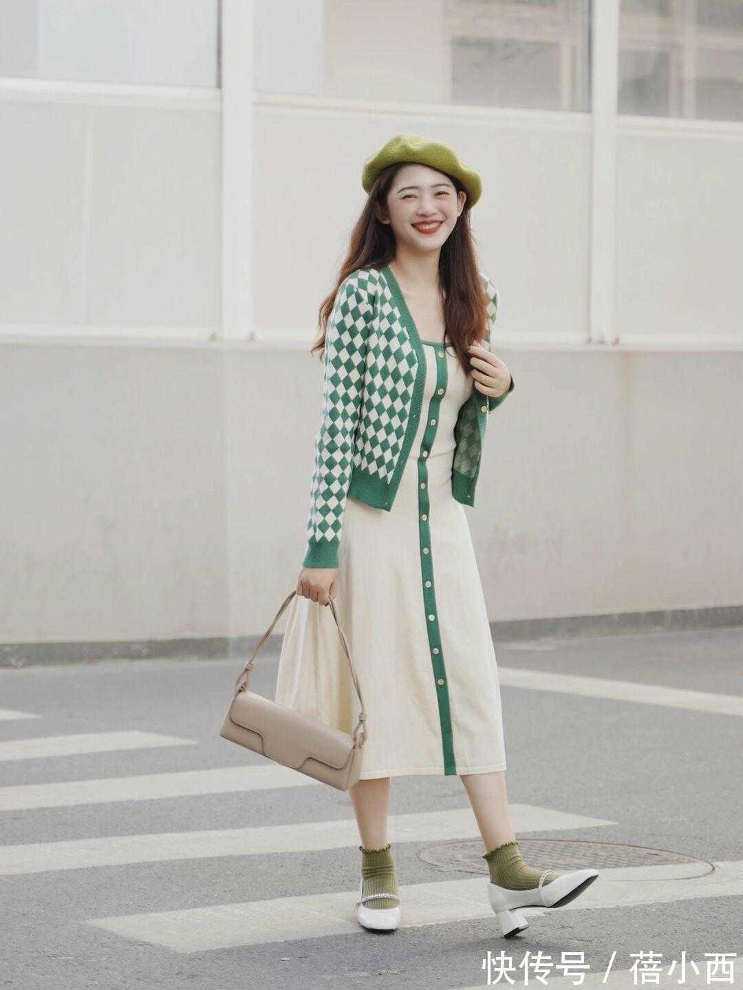 贝雷帽 初春别只知道穿卫衣,试试针织衫+半身裙的搭配,轻松美出新高度