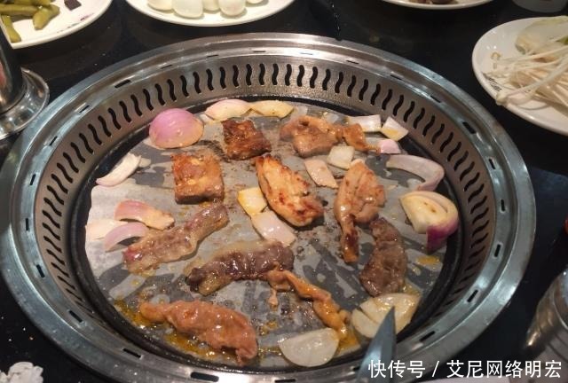  难怪|自助餐中的“隐形馒头”，顶饱便宜还诱人，难怪你吃不回本