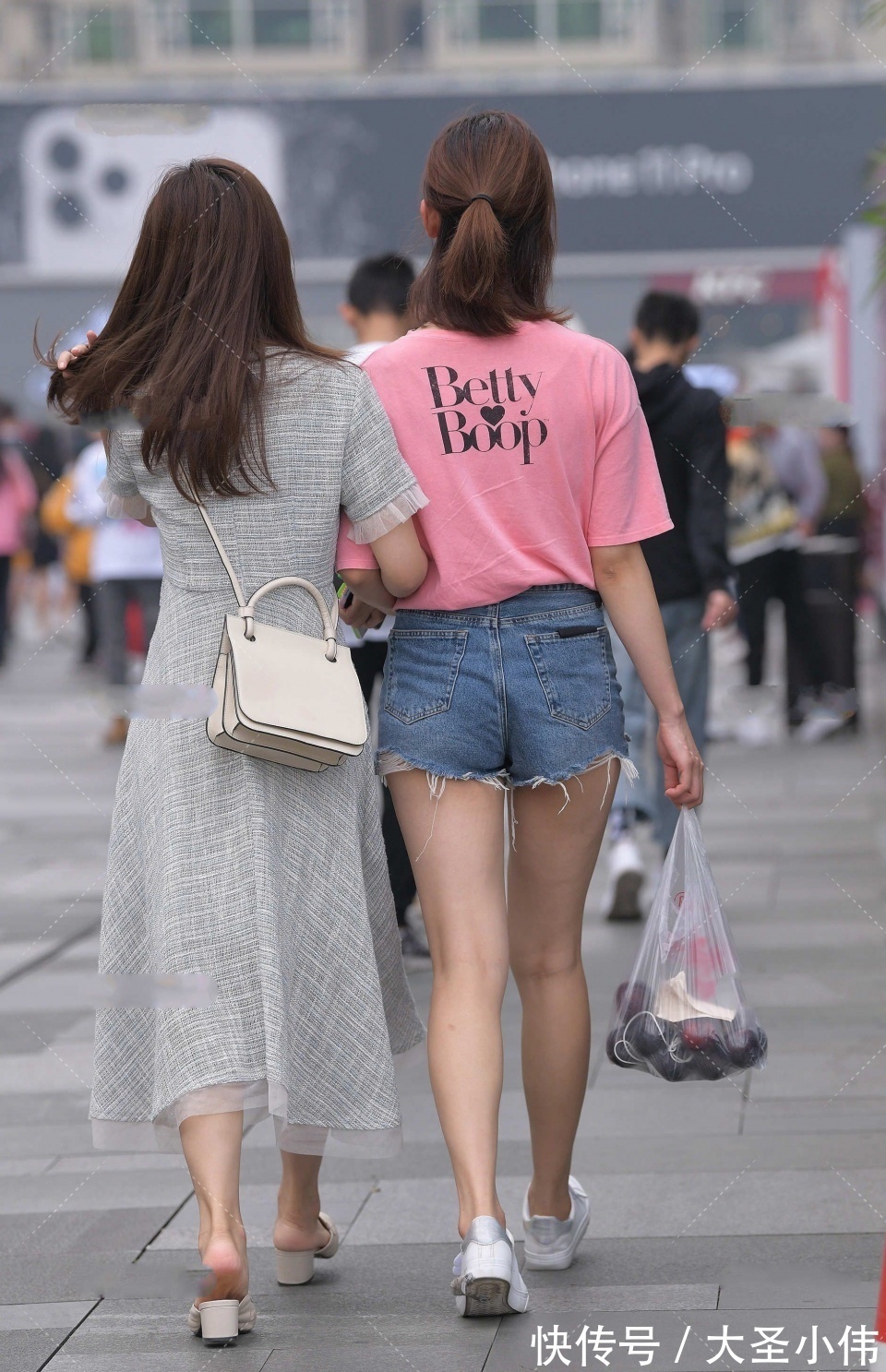 小姐姐|美女街拍:微胖型小姐姐,一般人驾驭不了!但是我父母都说娶老婆就娶这类型