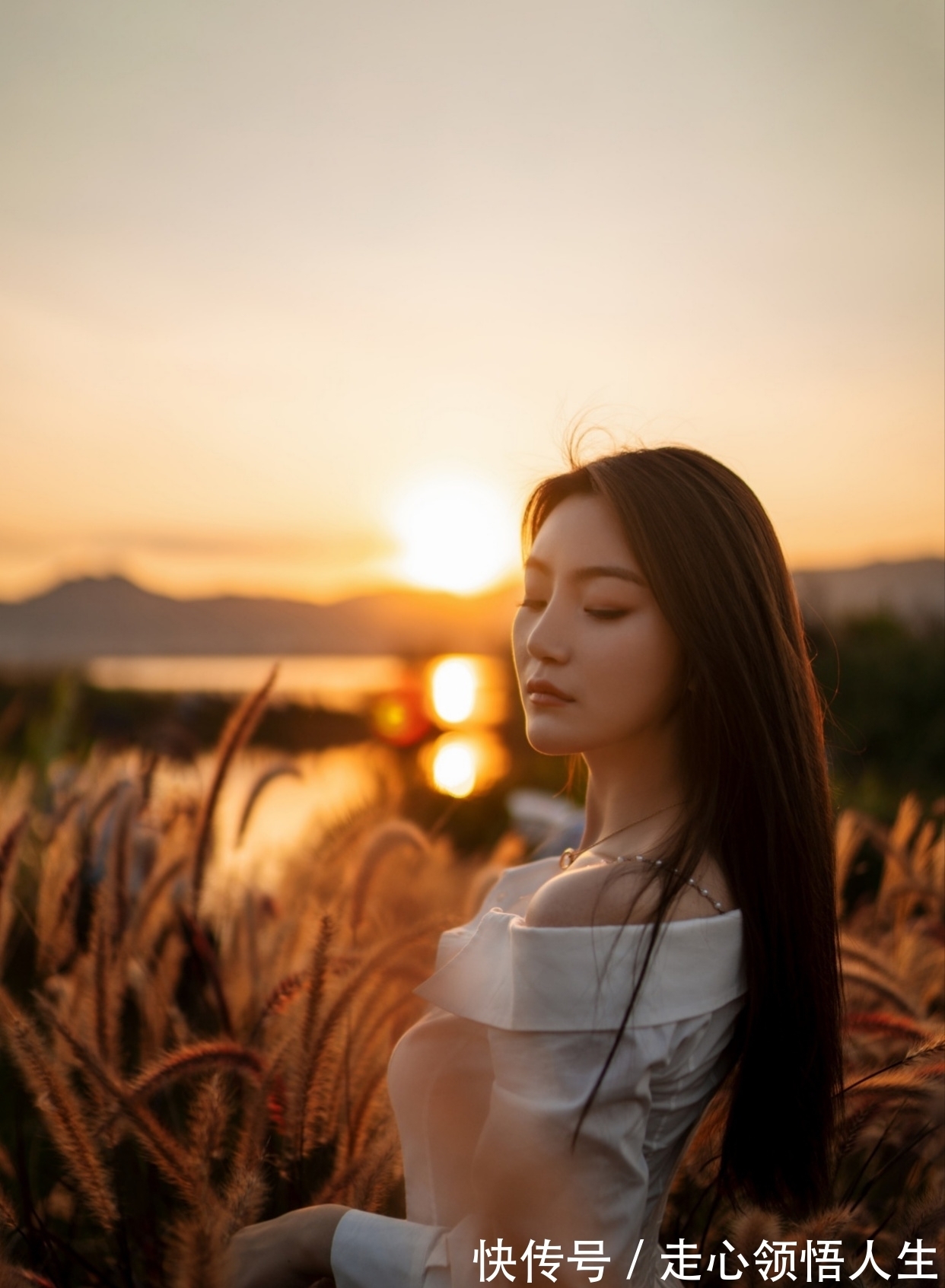 尘心&多少世间萦绕事,怎奈尘中参透。寂寂凭窗听,归叶秋声微扣