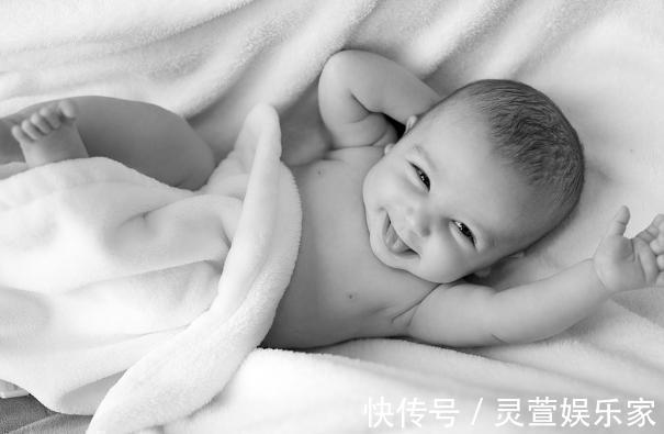 头发|宝宝出生后有3个特点，说明他在子宫内发育的不错，挺聪明