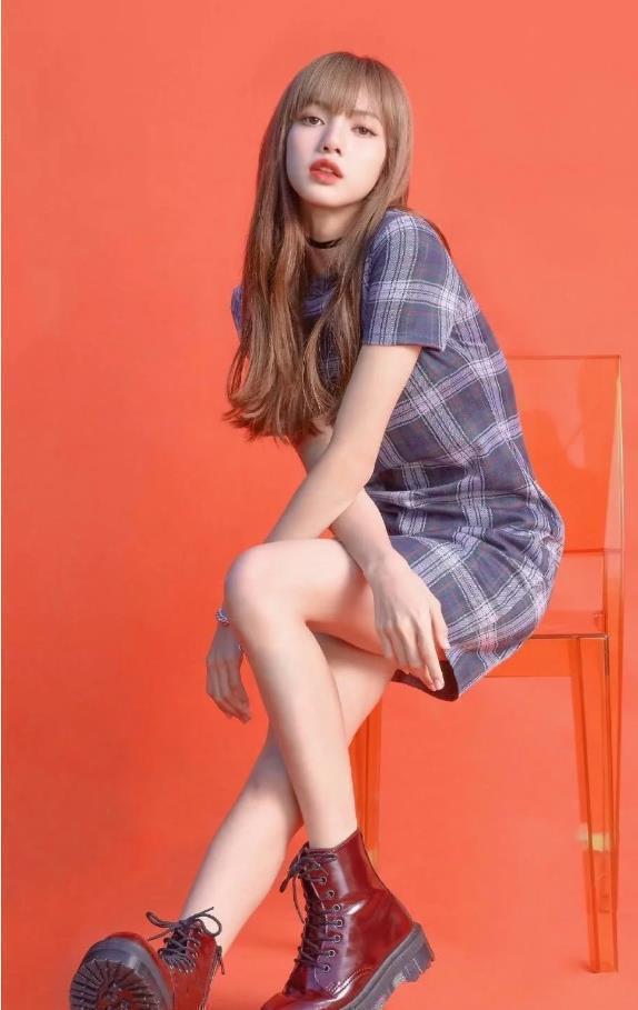 lis程潇Lisa同为韩国偶像，都被称“人间芭比”，谁的颜值更符合