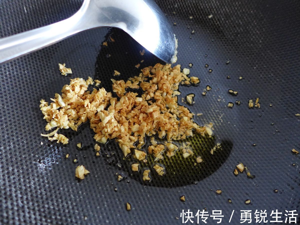 蒜瓣|油麦菜口感清爽，搭配蒜蓉素炒，太好吃了
