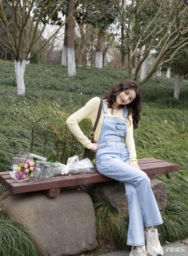 春季配色，各种亮色单品穿搭