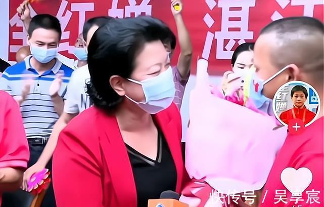 中国跳水队|没把全红婵老爸当外人!女市长平易近人,全爸侧过耳朵听指示