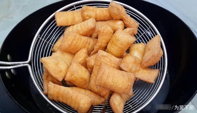 油条不要直接油炸了，锅里一炒，做出特色小零食，出锅孩子都爱吃