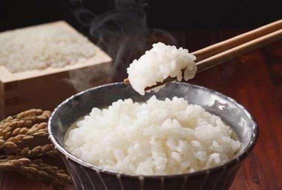 食物|米饭二次加热“致癌”医生常见的3种食物，最好还是别加热