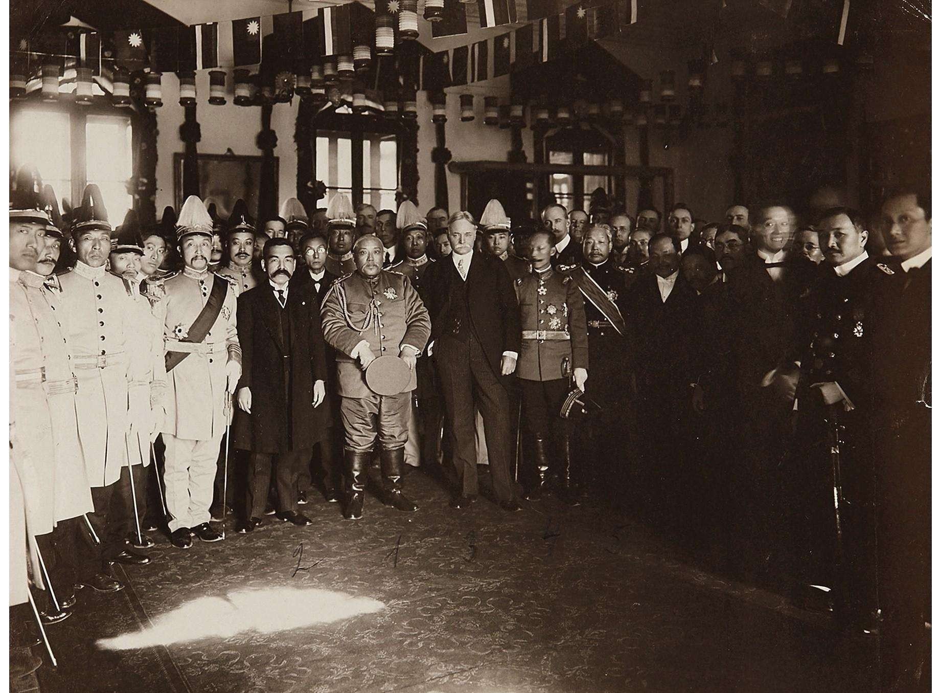 终身制|袁世凯已经当终身制总统了，为何还要称帝？冯巩的曾祖父说：跟蛤蟆有关