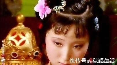 林黛玉#贾府中秋团圆的宴席上,这一幕深深刺痛林黛玉,她中途离席了