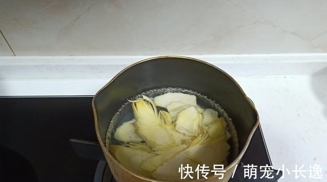 晚餐|母子俩的晚餐只有3个菜，儿子说个个好吃，网友却说太寒碜