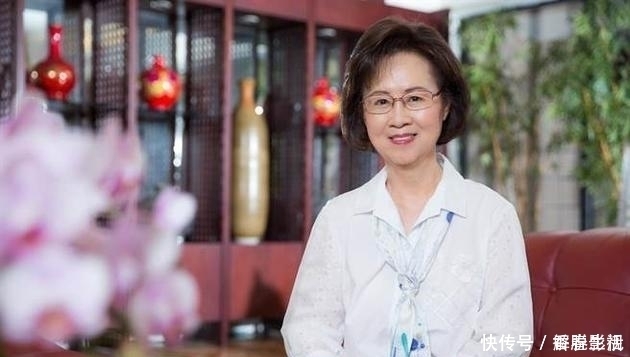 穿搭|琼瑶阿姨老的优雅,刺绣外套配短发端庄典雅,衣品如人品一样大气