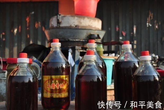 小磨香油|街头“现榨芝麻油”,味道香还不贵,实则机器暗藏玄机!别贪便宜