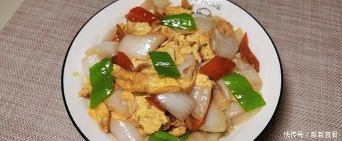 多吃洋葱护心脑，教您地道家常菜，加入鸡蛋炒一炒，天天吃不腻