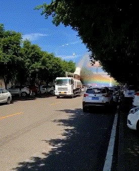 |搞笑GIF段子:媳妇你好重啊,咱们的表演搞砸了