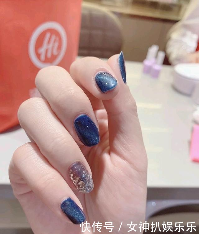 奶咖|好看的新年款美甲，显手白还洋气
